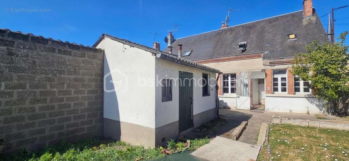 Maison avec garage, terrasse et double accès à deux pas des bords de Loire - photo 2