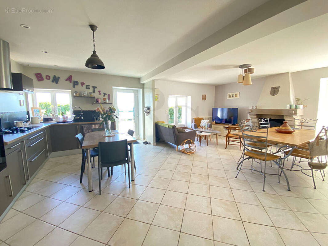 Maison à MONTREUIL-AU-HOULME