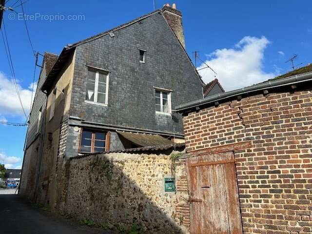 Maison à LA BAZOCHE-GOUET