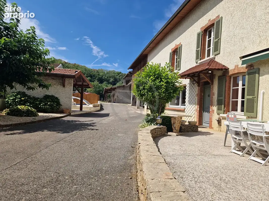 Photo Maison à Viriville au prix de 627 000€