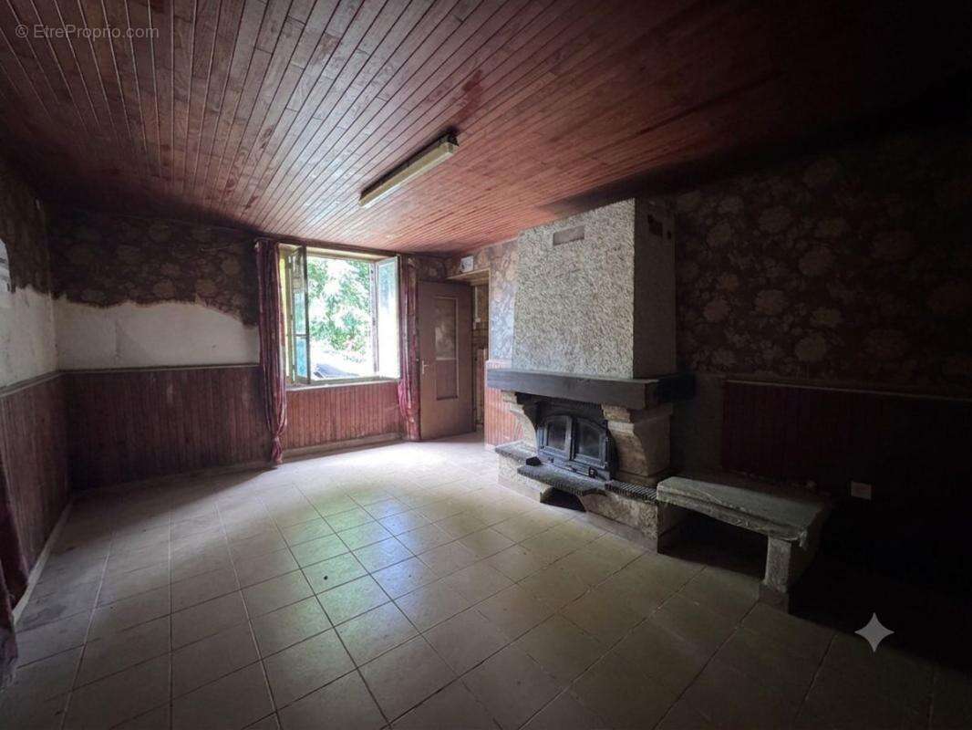 Maison de caractère dauphinoise à fort potentiel à Rénover Divisée en 2 Habitations - photo 5