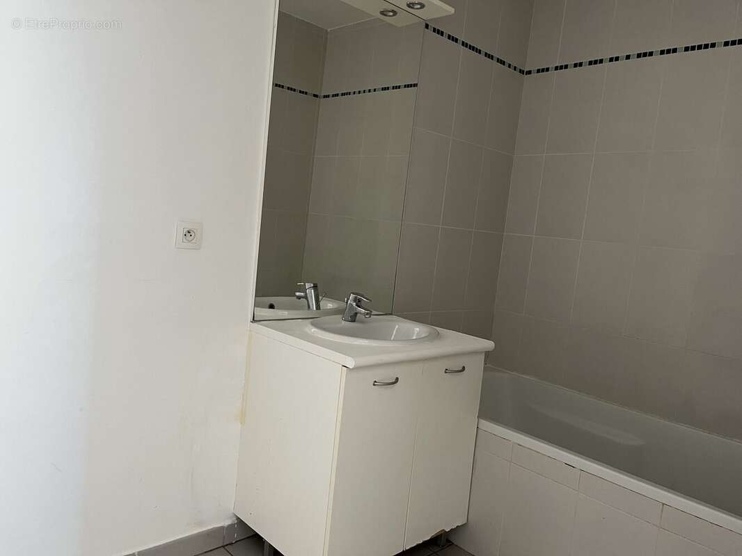 Appartement à PIERRE-BENITE