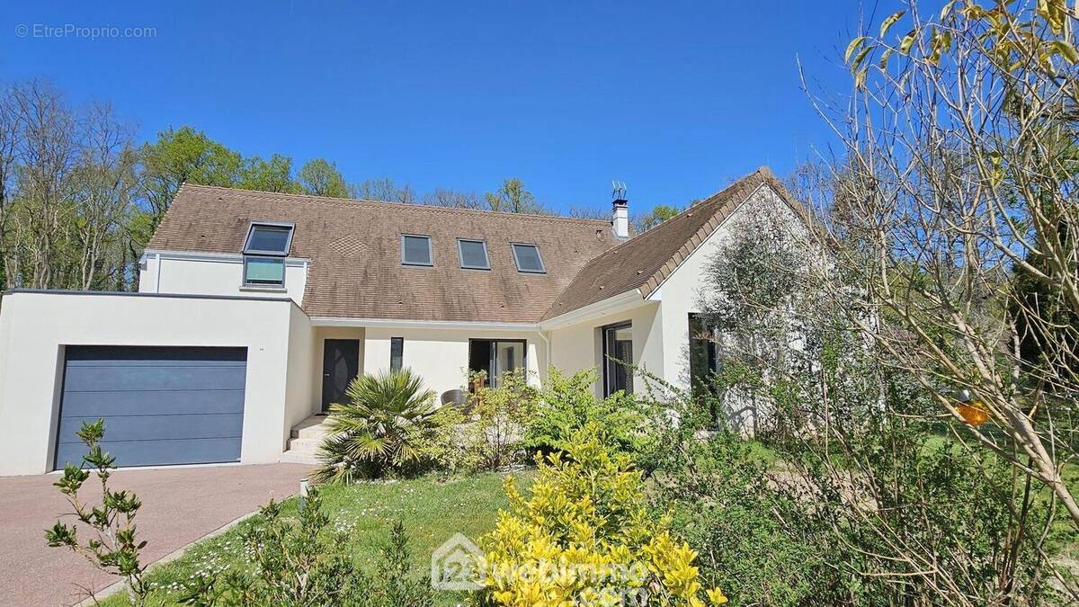 Bienvenue dans cette magnifique contemporaine maison de 170 m². - Maison à NOISY-SUR-ECOLE
