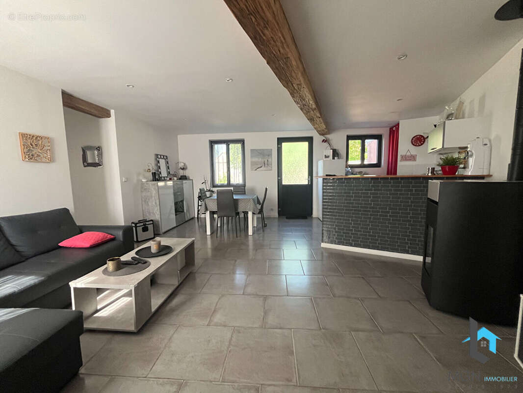 Maison à MESLAY-LE-VIDAME