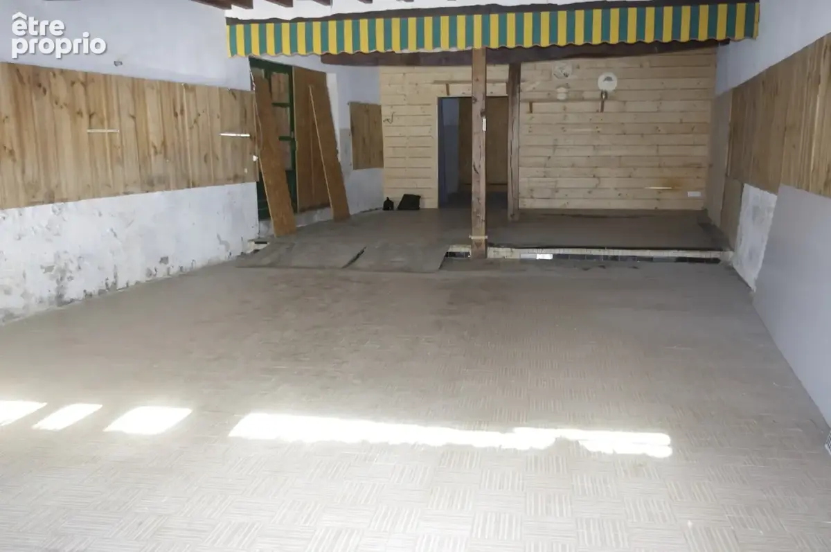 Immeuble en pierre  à vendre VIC FEZENSAC (32)  avec local commercial  et logement à aménager - photo 2