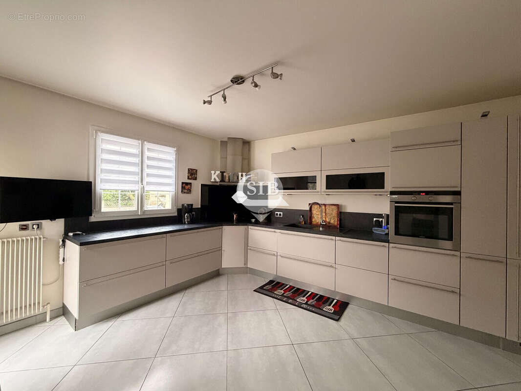 Maison à LA VILLE-DU-BOIS