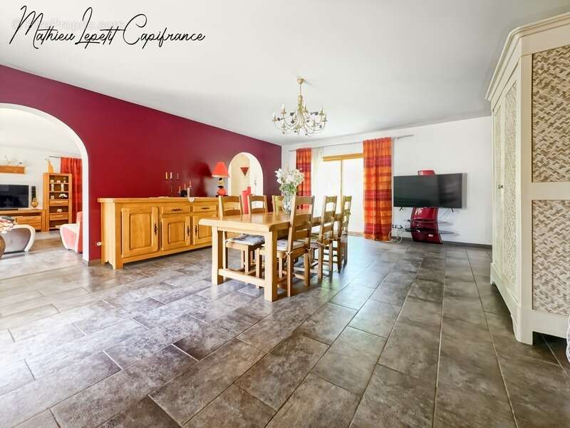 À vendre Maison T9 familiale contemporaine de 313 m² – Construction traditionnelle de 2011 – 7 chambres – Terrain clos de 2 874  - photo 7