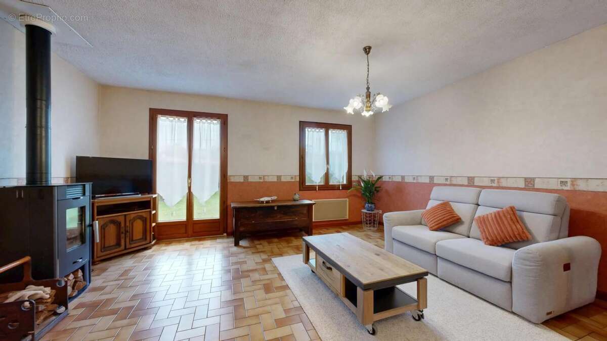 Maison à COMPREIGNAC