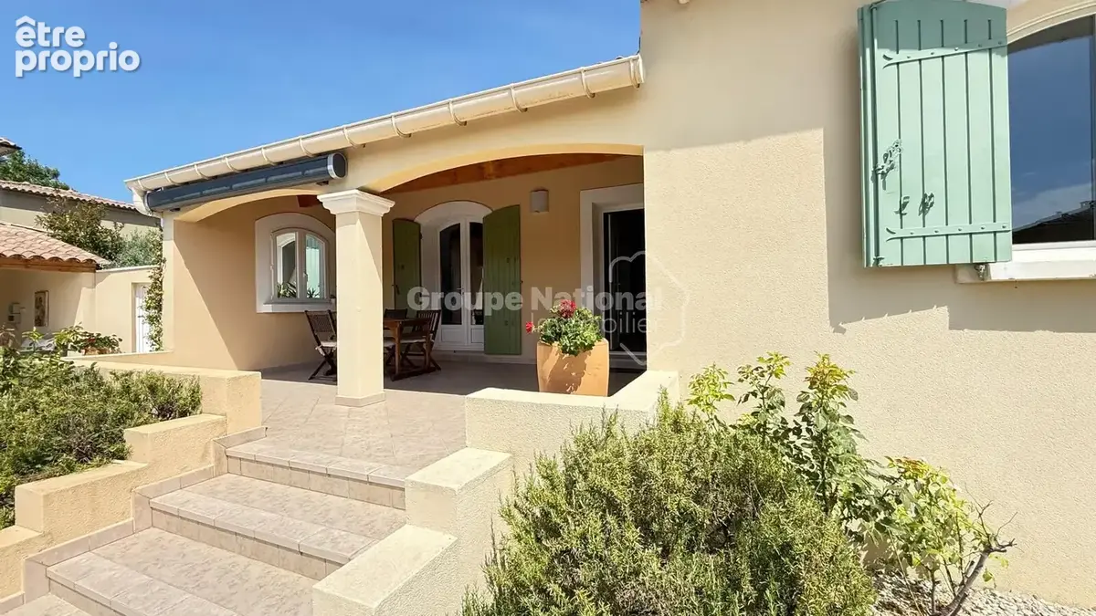 Maison plain pied - Belles prestations, piscine et terrain clos arboré - photo 6