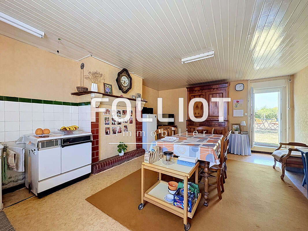A VENDRE - À rénover selon vos envies - Maison en pierre avec 4 chambres - photo 2