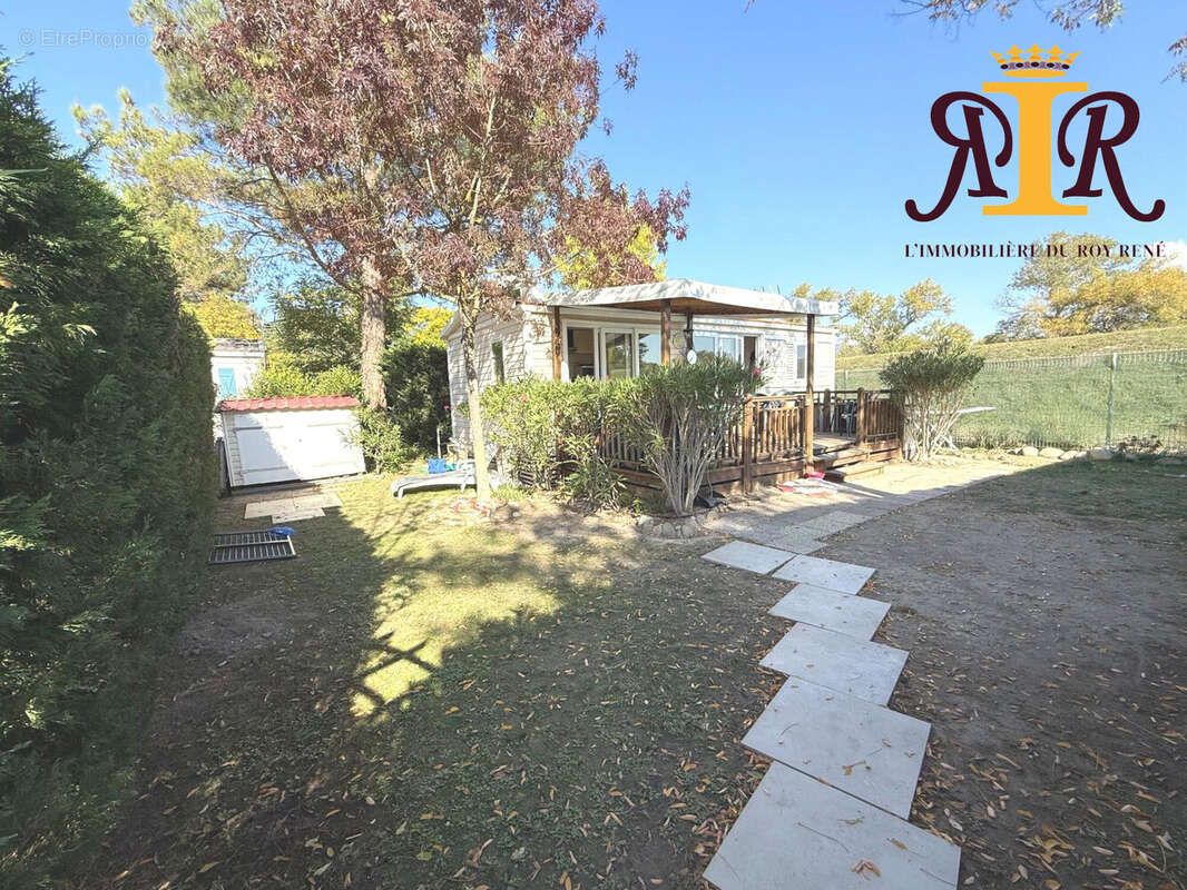 Maison à LA ROQUE-D&#039;ANTHERON
