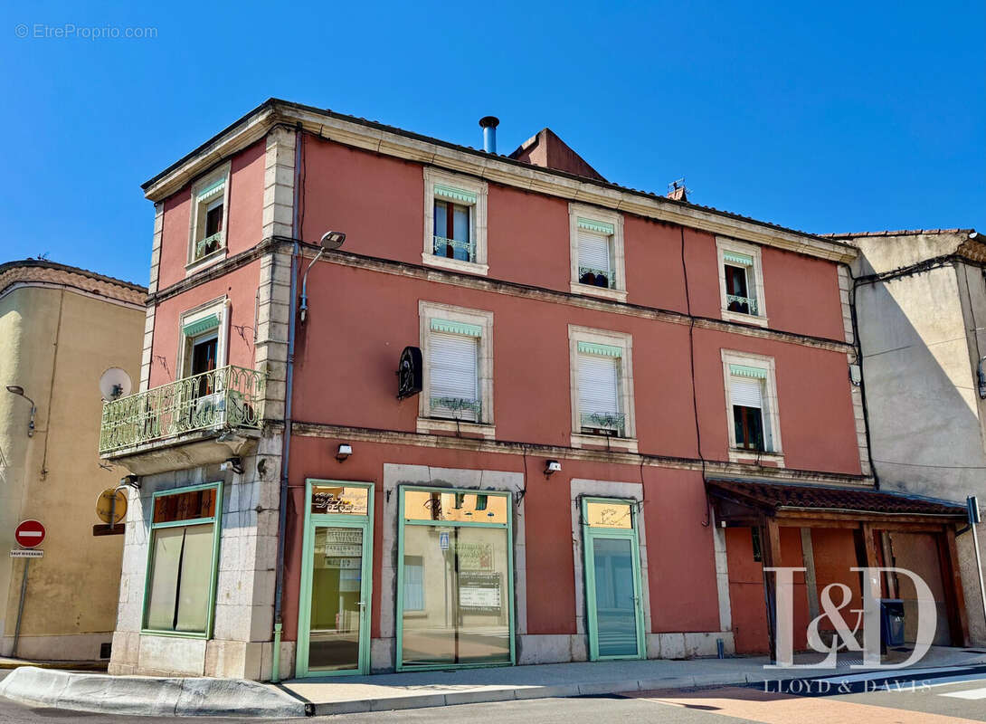 Maison 194 m² à Saint-Laurent-Du-Pape  - photo 4