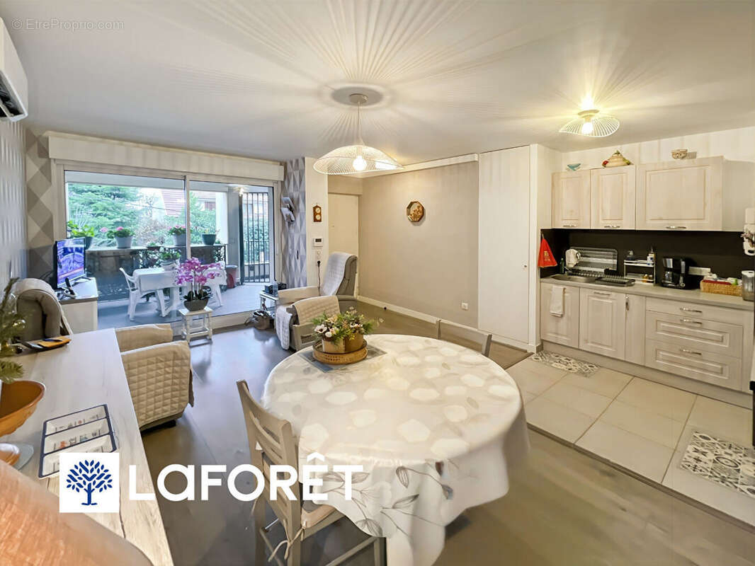 Appartement à SAINTE-GENEVIEVE-DES-BOIS