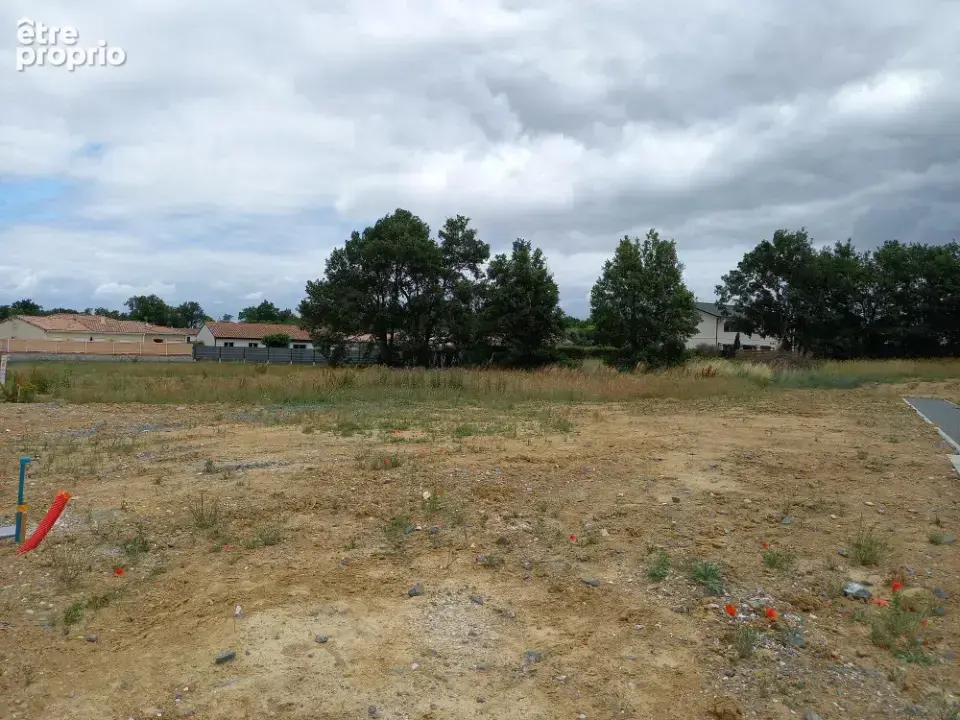 Terrain à MONTANS