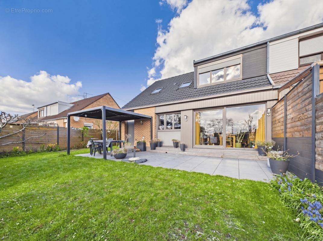 Maison à DOUCHY-LES-MINES