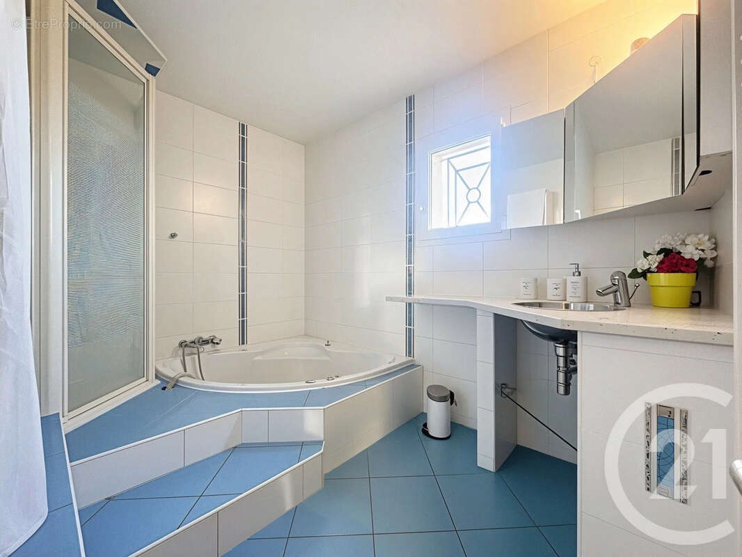 Maison à SAINT-CYR-SUR-LE-RHONE