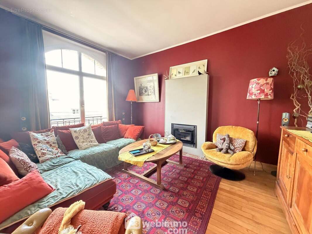 Le salon chaleureux avec son insert pour vos soirées d'hiver