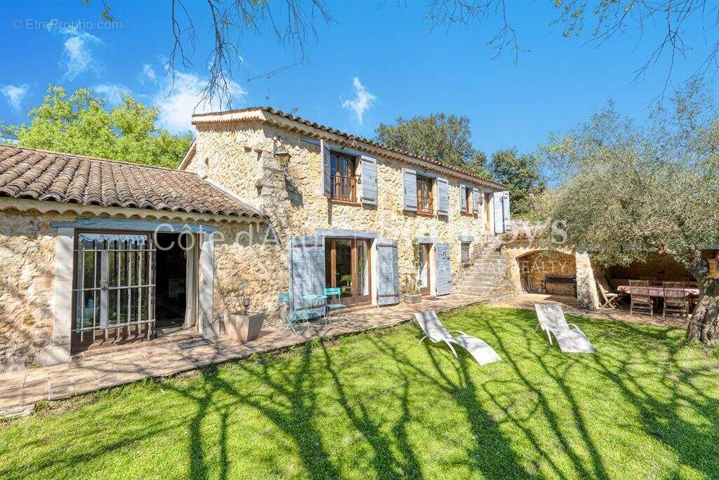 Mas provençal rénové en pierre avec piscine et jardin paysager, à 40 min de Cannes - photo 2