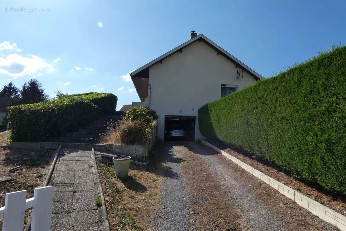 Dans un charmant bourg proche de montcenis - pavillon sur sous-sol - photo 2