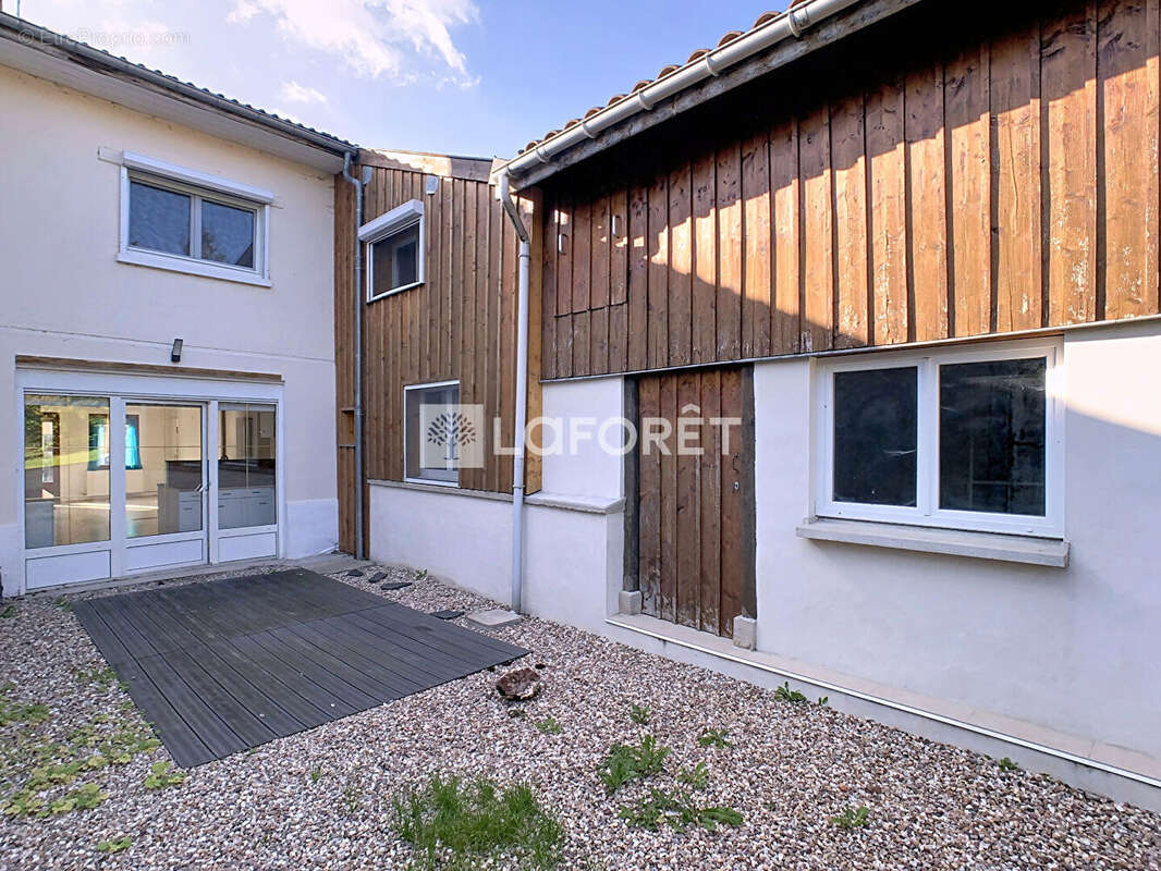 Maison 138 m² avec 4 chambres et jardin, Verrières - photo 2