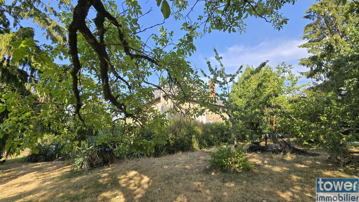 Corps de ferme, terrain de 2500 m2 environ - photo 8