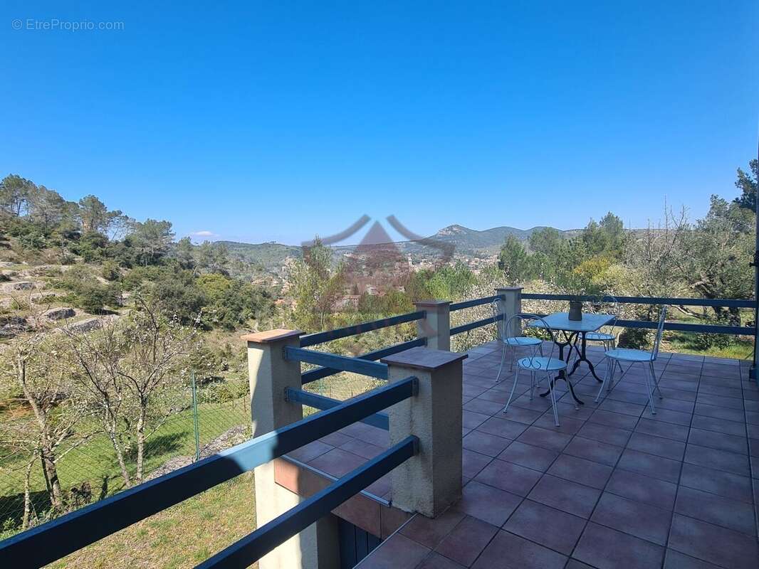 Coup de coeur pour cette propriété avec + d'un hectare de terrain - photo 9