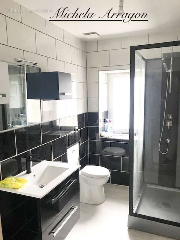 Maison à SAINT-PASTOUR