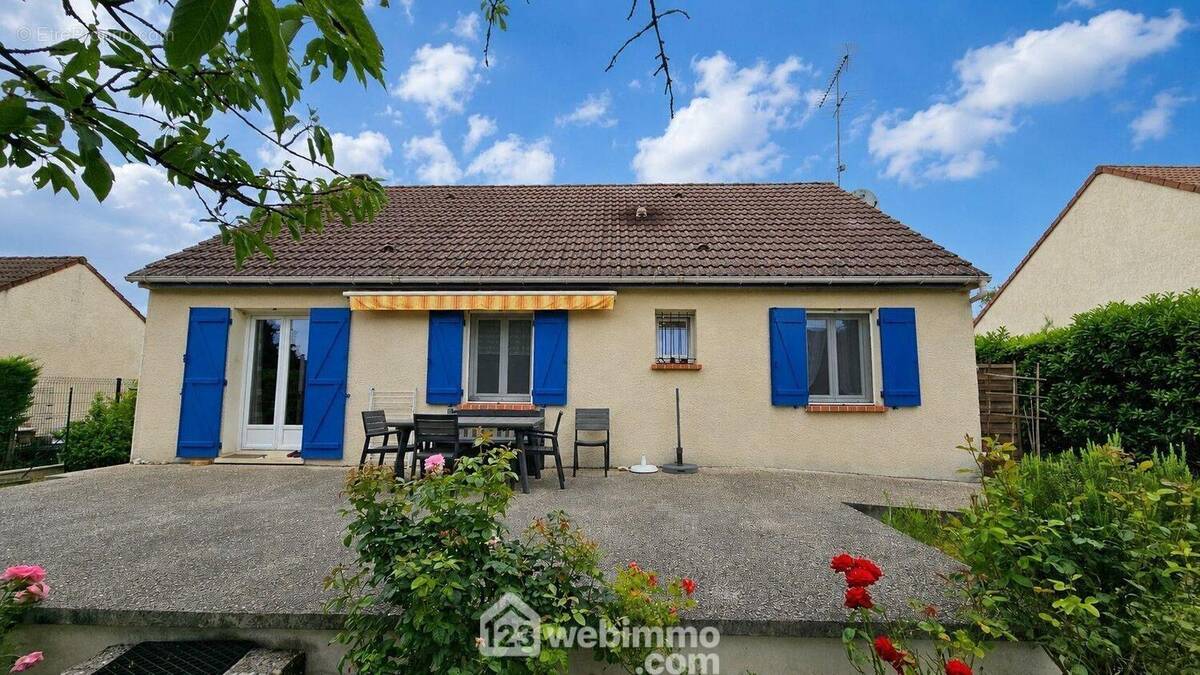 Venez découvrir cette belle maison de 90 m² de plain-pied. - Maison à LA FERTE-ALAIS