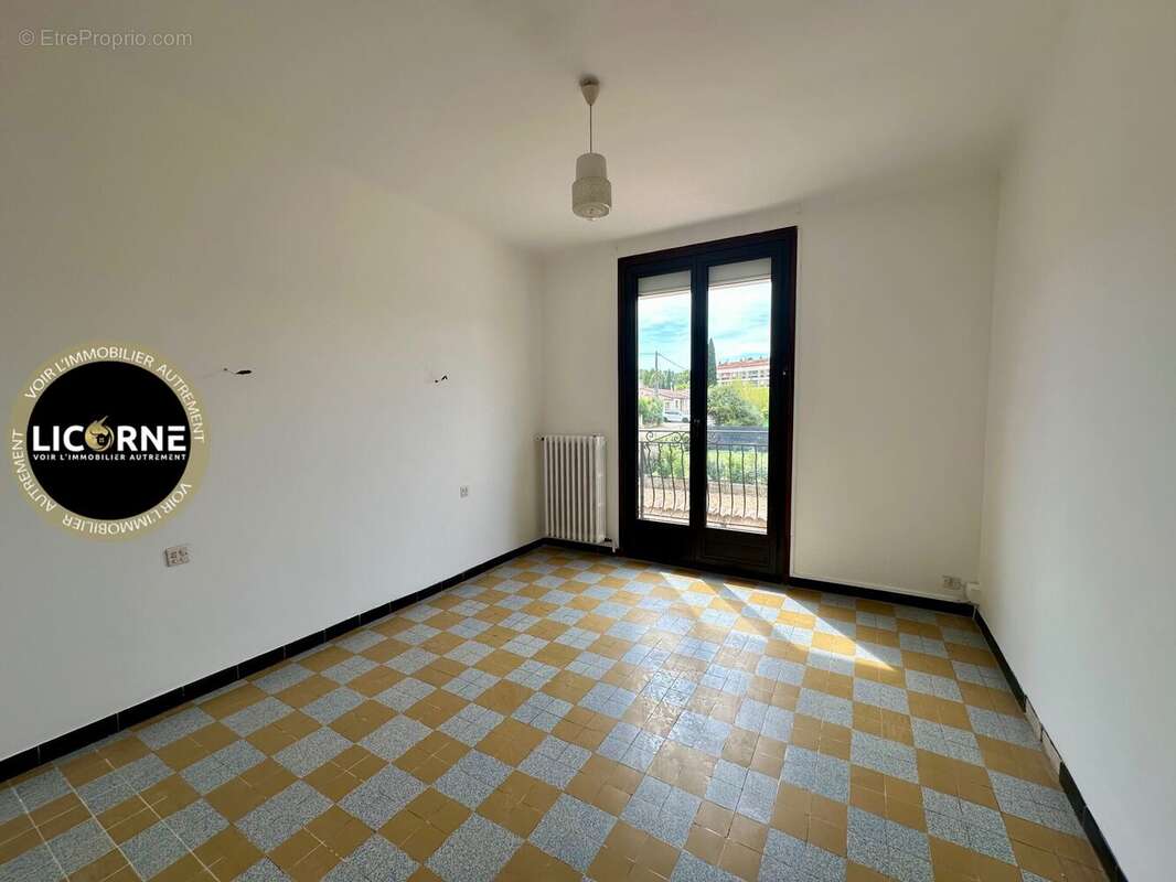 Maison à LE PUY-SAINTE-REPARADE