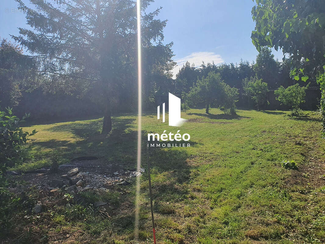 Terrain à LA JONCHERE