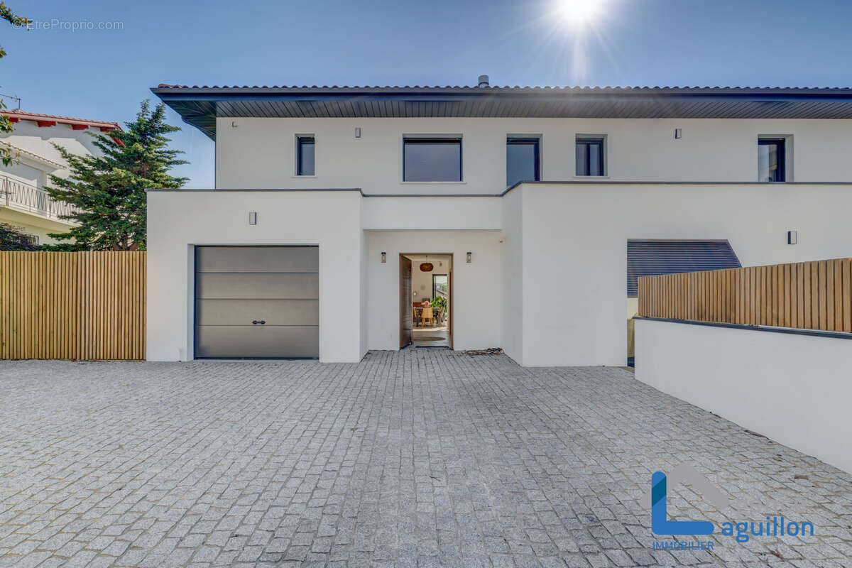 Propriété de prestige avec piscine et 2 studios indépendants à Hendaye - photo 28