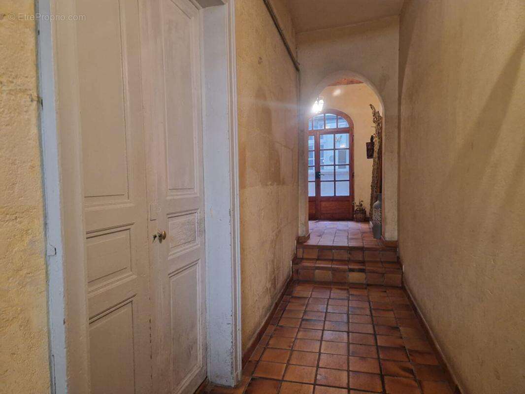 Immeuble Arles 9 pièce(s) 264 m2 - photo 2