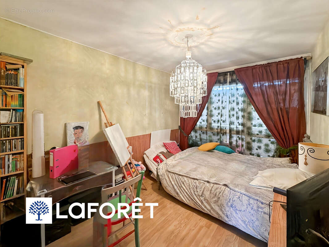 Appartement T4 à vendre à RIS ORANGIS - photo 5