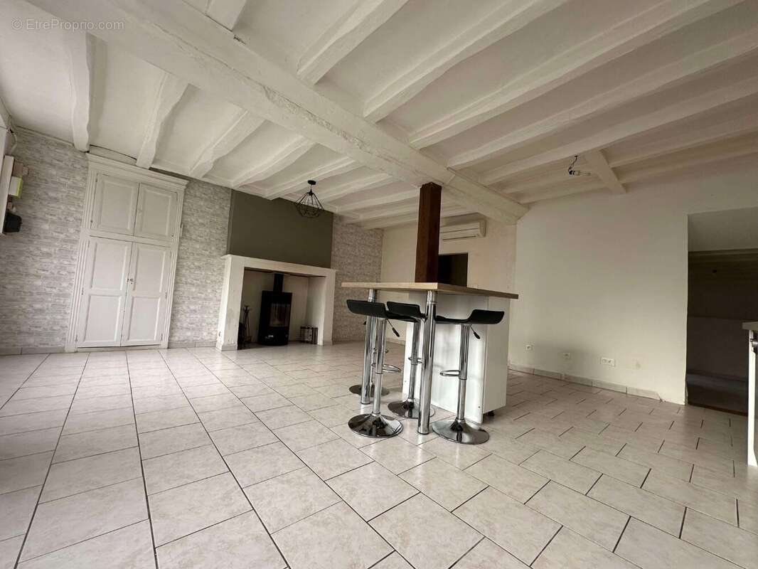 Maison à SAINT-LAMBERT-DU-LATTAY