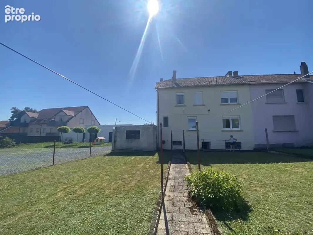Maison mitoyenne avec jardin et garage. - photo 10