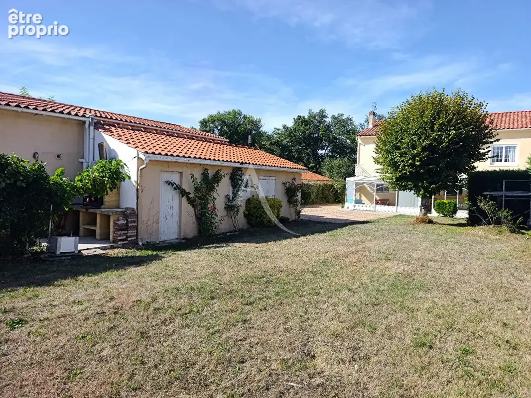 Maison familiale avec dépendance indépendante et grand terrain - photo 17