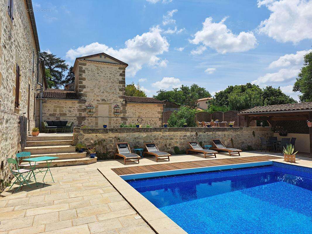 Ancienne grange rénovée avec gîte, grande piscine et vue panoramique - photo 4