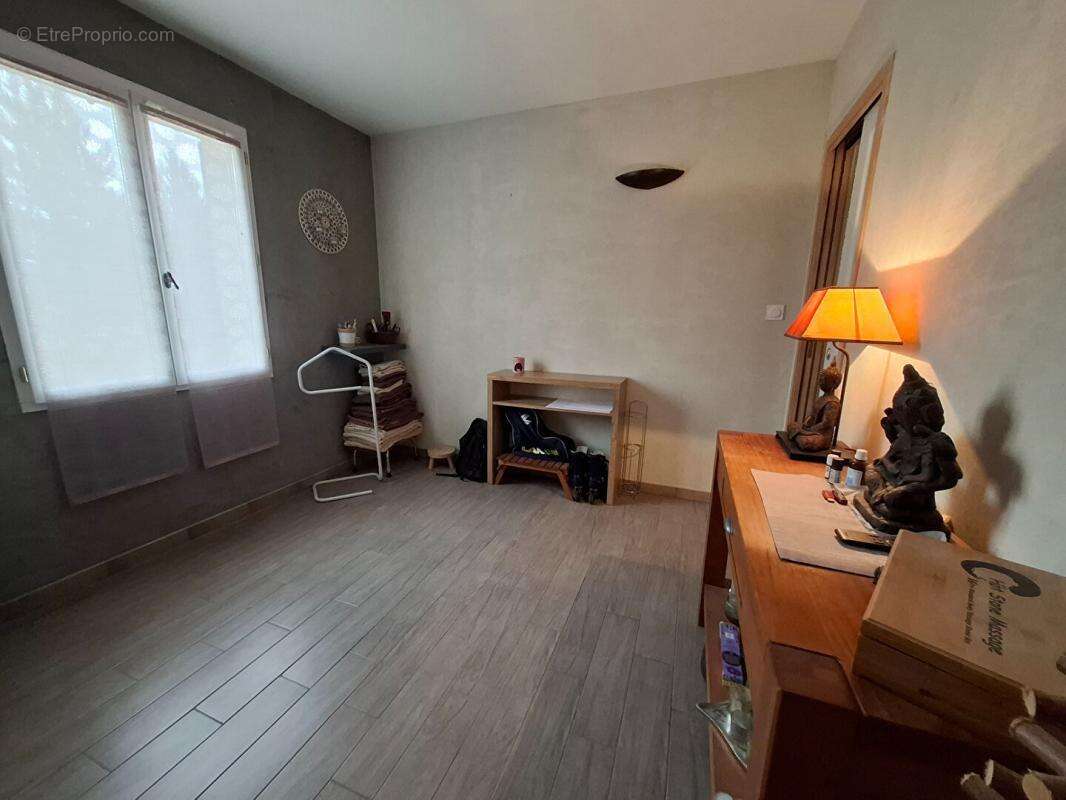 Sault (84390)  villa 200 m², 5 chambres avec gîte et piscine intérieure, garage, terrain 1700 m² - photo 13