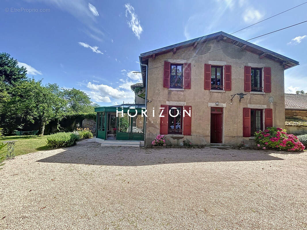 Maison à CHARNAY-LES-MACON