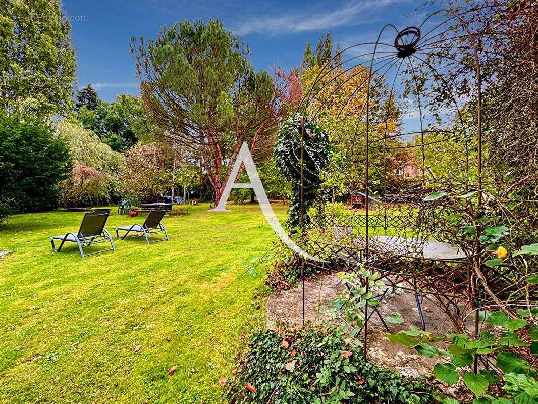 Maison à LES ESSARTS-LE-ROI