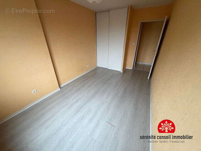 Chambre 2 - Appartement à LYON-8E