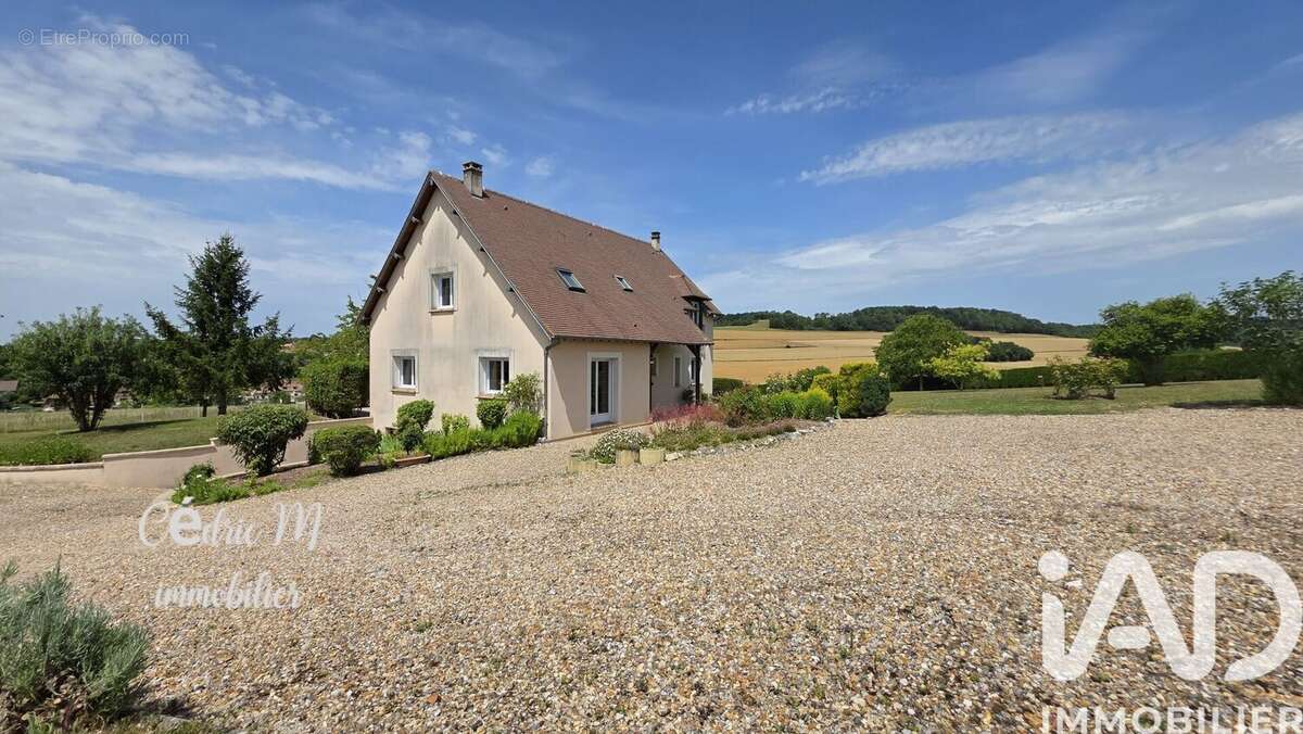 Maison 160 m² à Chambray  - photo 6