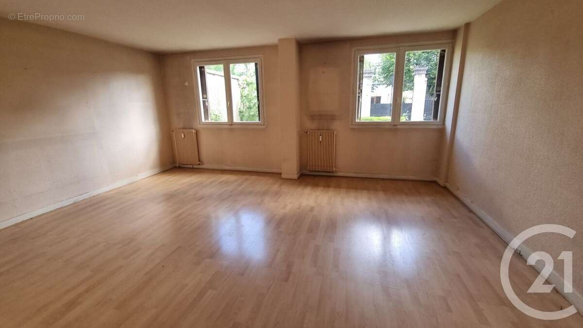 Appartement à SAINT-MAUR-DES-FOSSES