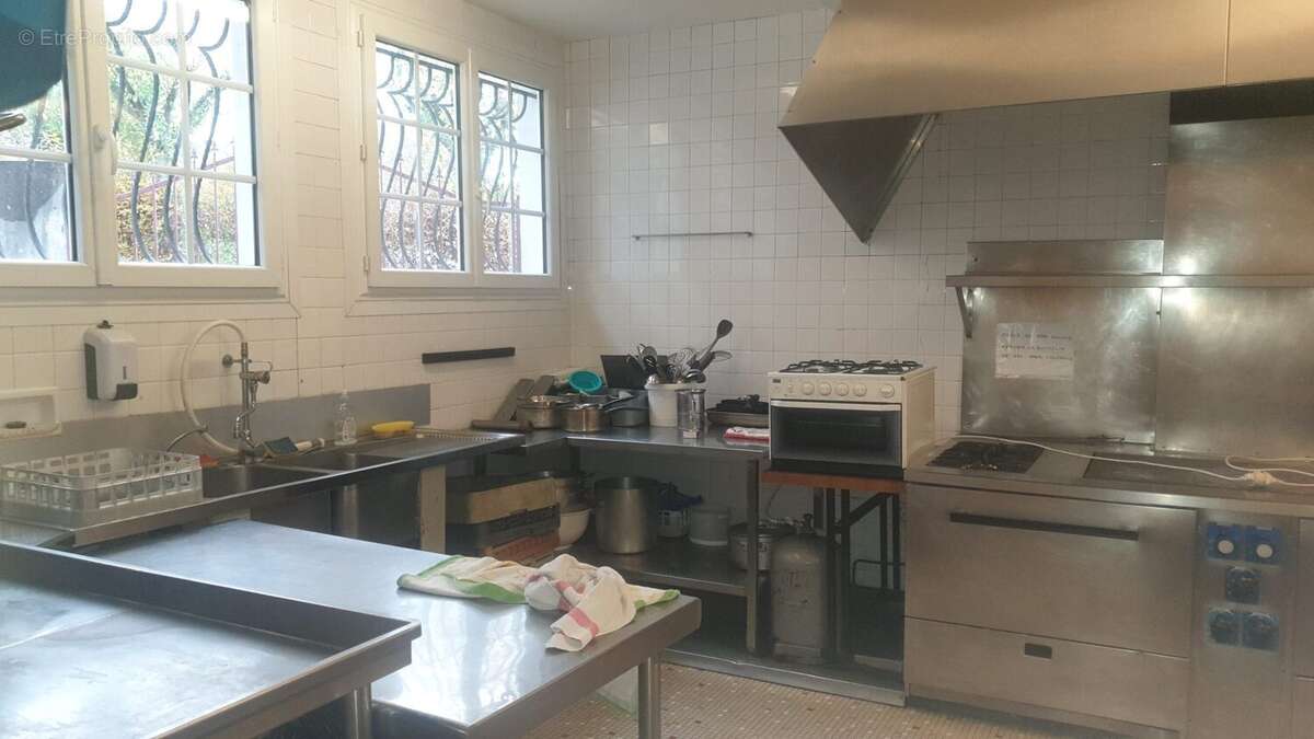 Commerce à BUJALEUF