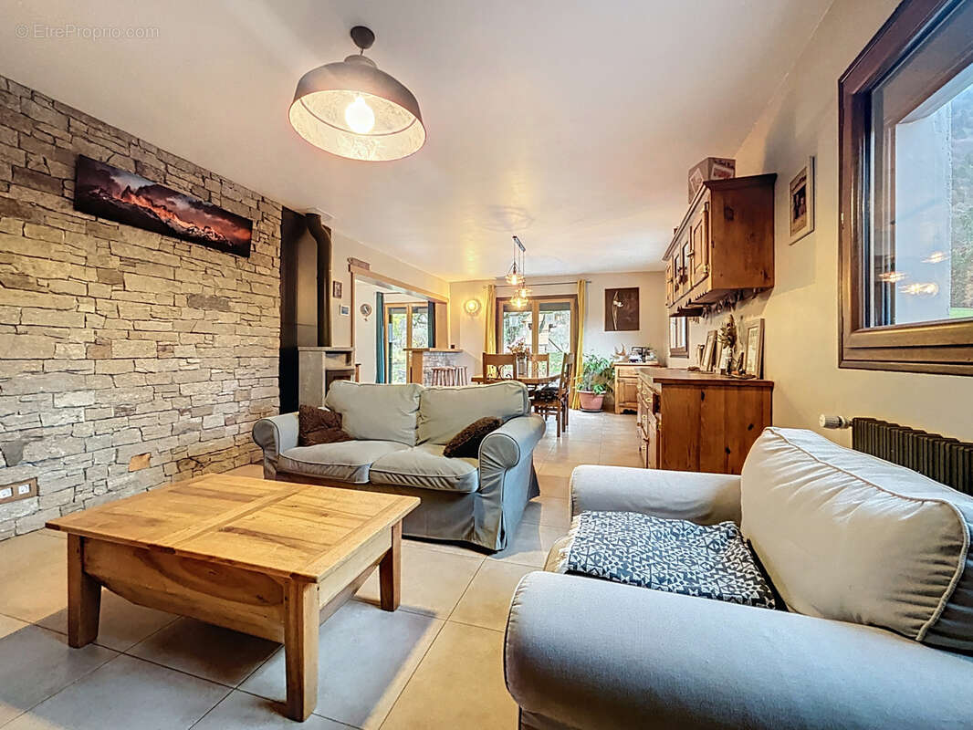 Maison à SAINT-PIERRE-DE-SOUCY