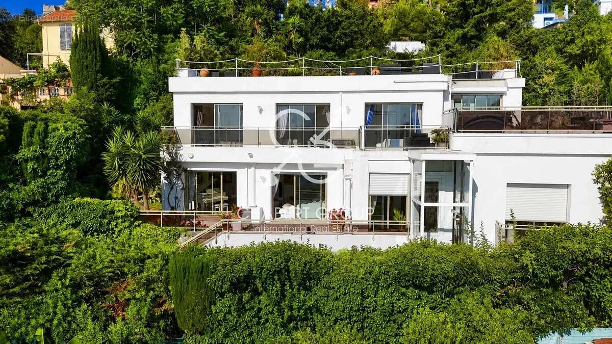 Villefranche-sur-mer - villa - 5 pièces - 237 m² - jardin paysager - rooftop - appartement de service 2 pièces - vue mer panoram - photo 4