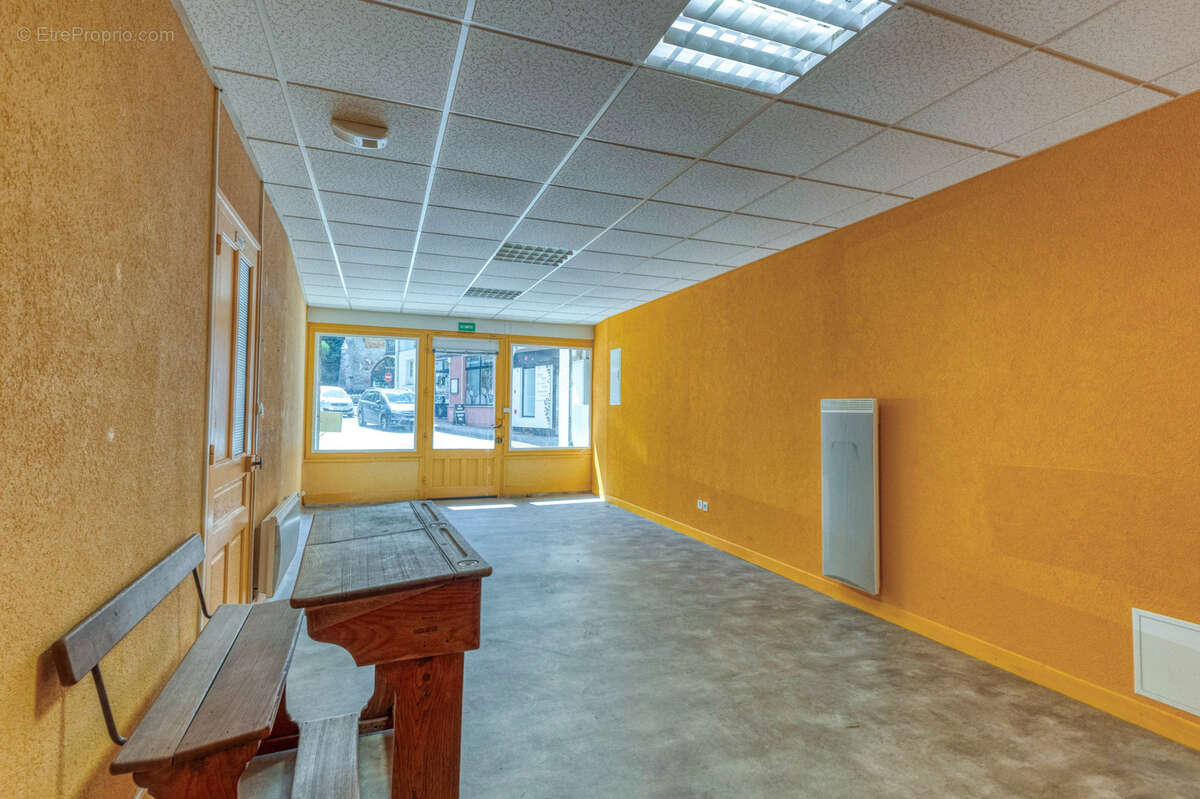 Commerce à LA ROCHETTE