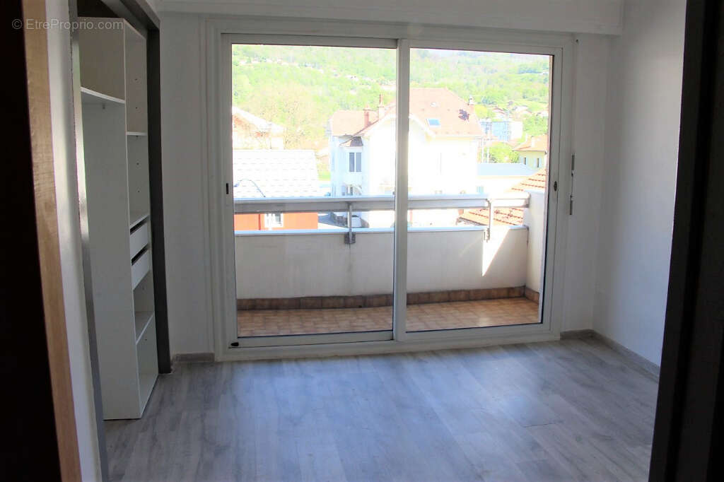Appartement  3 pièce(s) cave + garage + 1 place de parking - photo 5