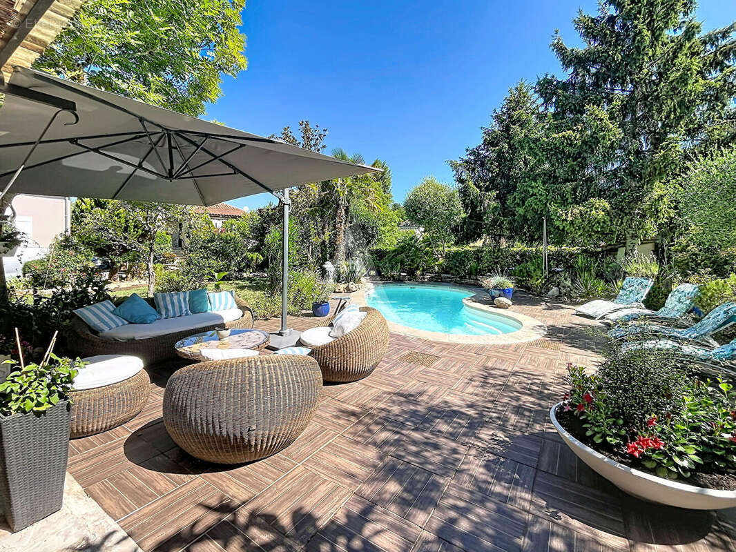 Propriété de caractère de 2 maisons en pierre, 2 piscines avec vue imprenable. - photo 3