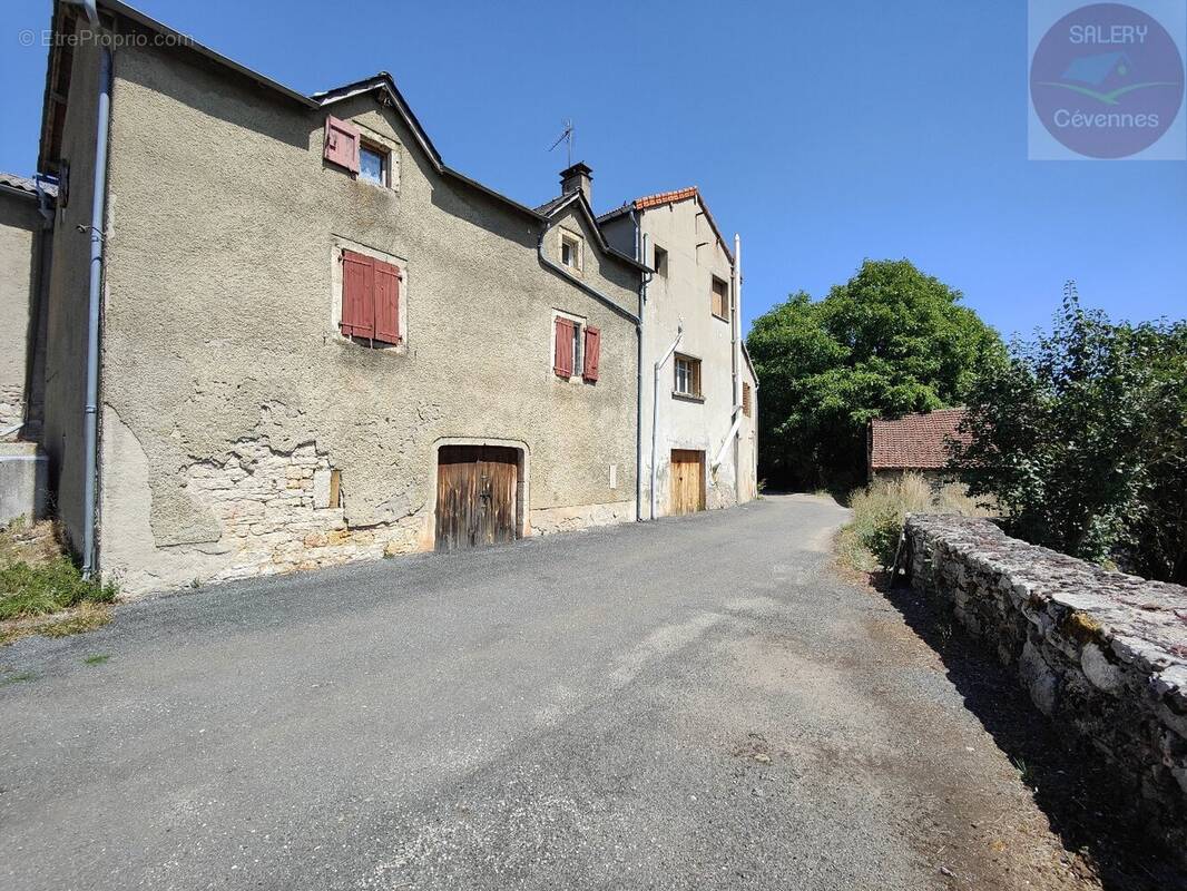 Maison à MAS-SAINT-CHELY